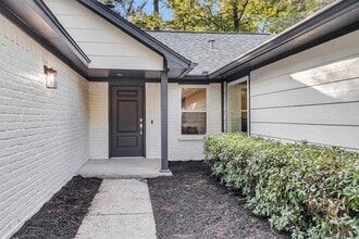 Building Photo - 6 Spurwood Ct