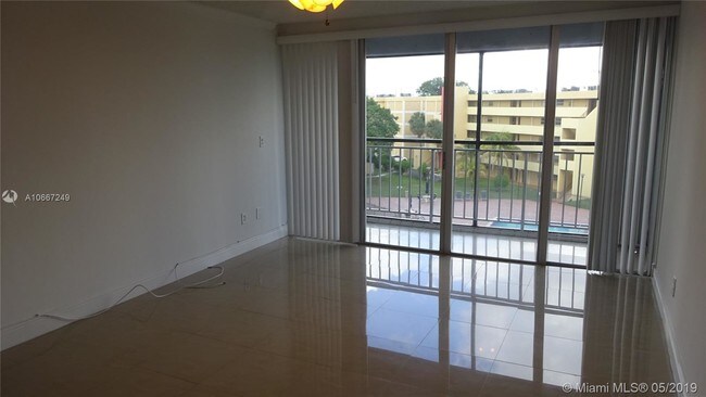 Building Photo - 9210 Fontainebleau Blvd