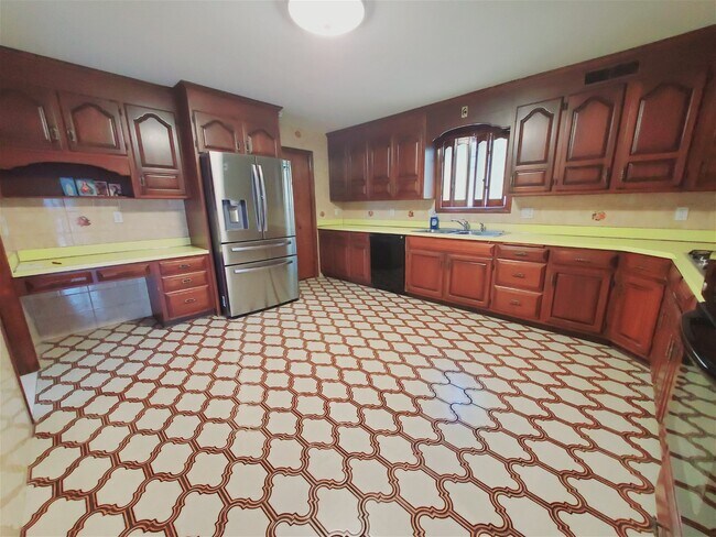 Building Photo - 8 Barry Place Apt #1, Stamford, CT 06902 -...