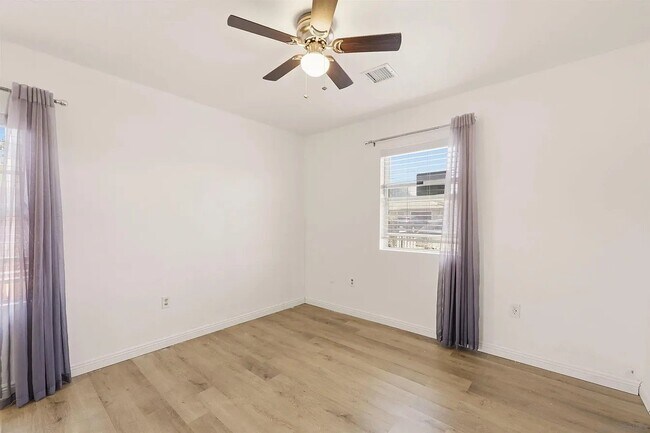 Foto del edificio - 6404 Zena Dr