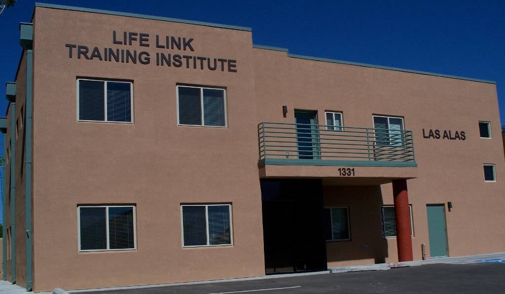 Primary Photo - La Luz Apartments
