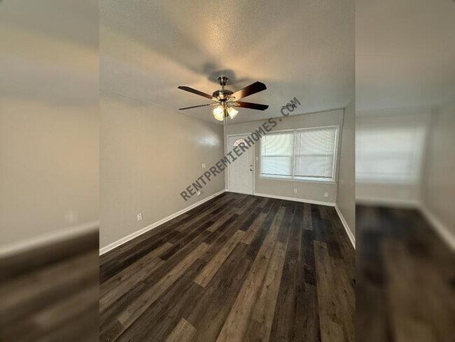 Foto del edificio - 3220 SE 20th St