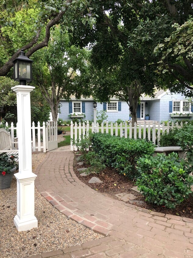 Foto principal - 6334 Orion Ave