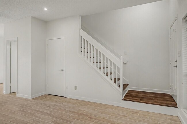 Building Photo - 12500 Brookglade Cir