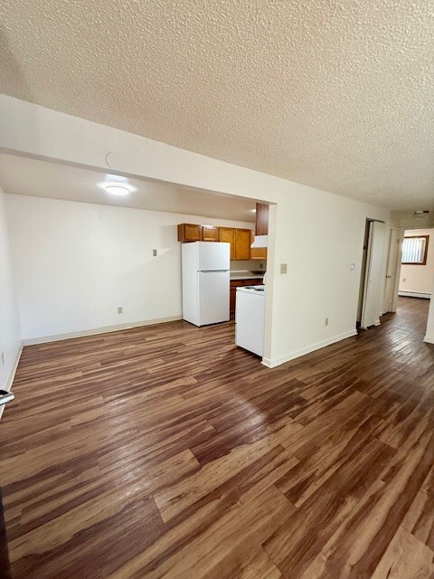 Building Photo - Cottonwood Apartments