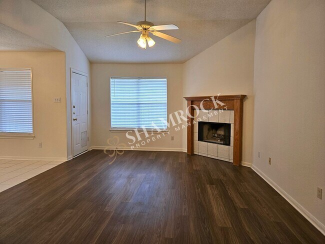 Foto del edificio - Cougar Ridge Duplex