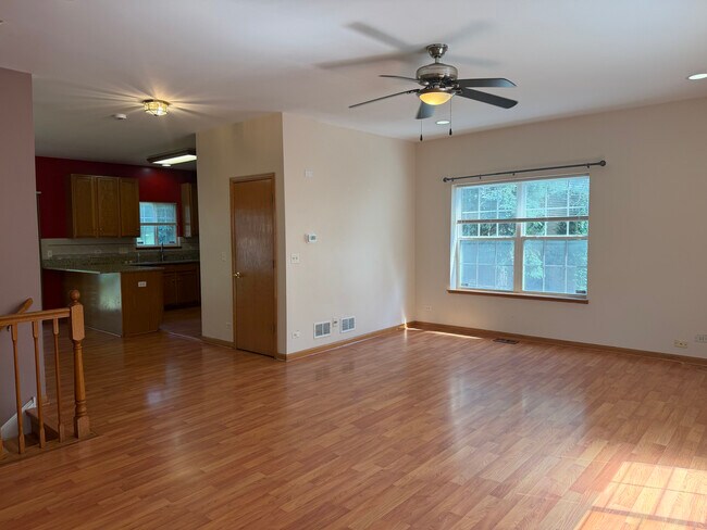Foto del edificio - 211 Monarch Dr