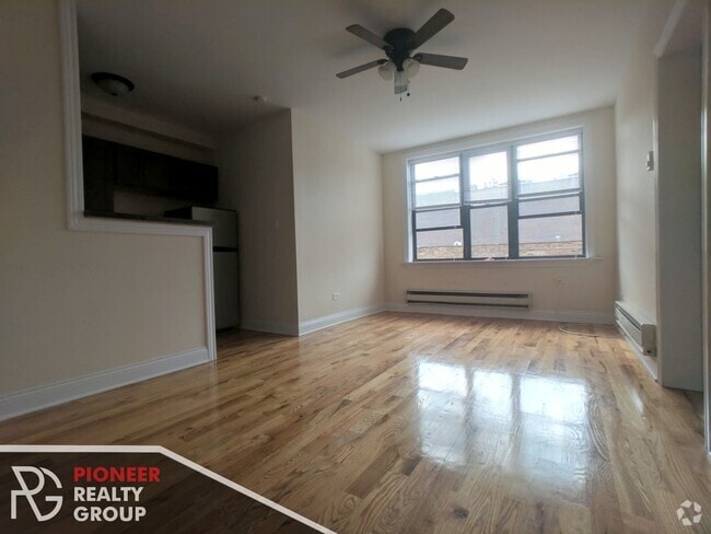 Building Photo - 812 W Diversey Pky