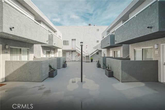 Building Photo - 4406 Cahuenga Blvd