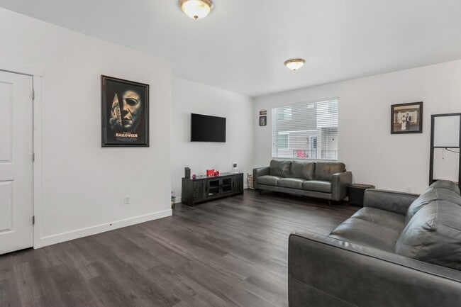 Foto del edificio - 3677 Golden Sky Ln