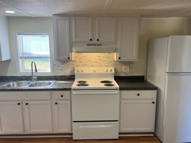 Building Photo - LMP-9