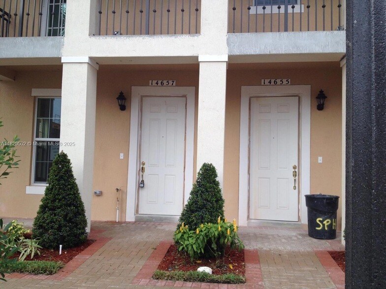 Foto principal - 14657 SW 14th St