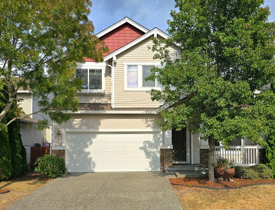 Foto principal - Charming Single Family 4 Bed/2.5 Bath Home...