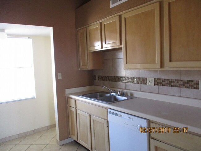 Building Photo - WESTSIDE: 2 BR 1 BTH  REFRIGERATED AIR