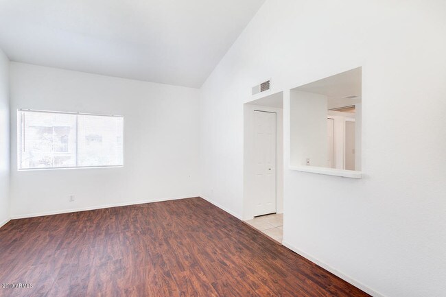 Foto del edificio - 1620 E Cambridge Ave