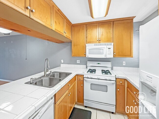 Foto del edificio - Charming 2BR / 1.5BA condo with 2-Car Garage in Imperial Beach