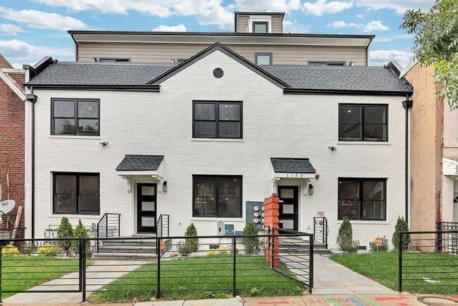 Photo - 1130 Penn St NE House