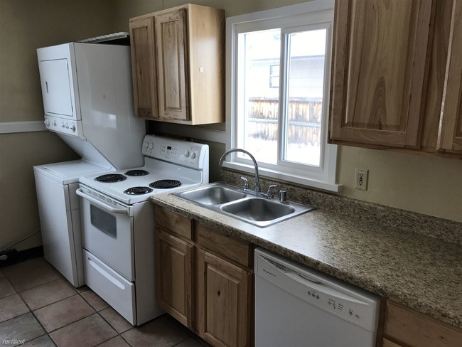 Building Photo - 3 br, 1 bath Apartment - 1309 Avenue C