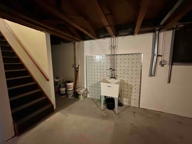 Building Photo - 3884 Linden Ave