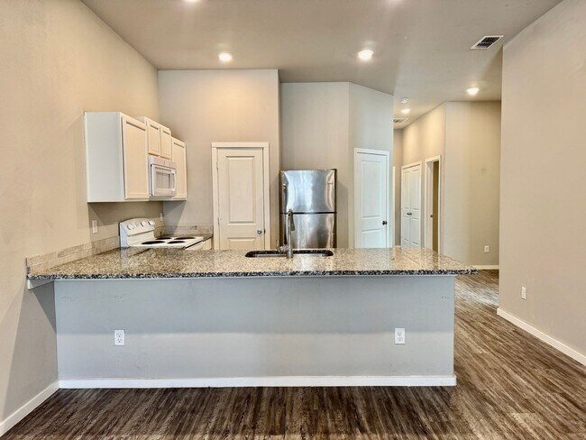 Foto del edificio - 2121 N Avenue J Ave