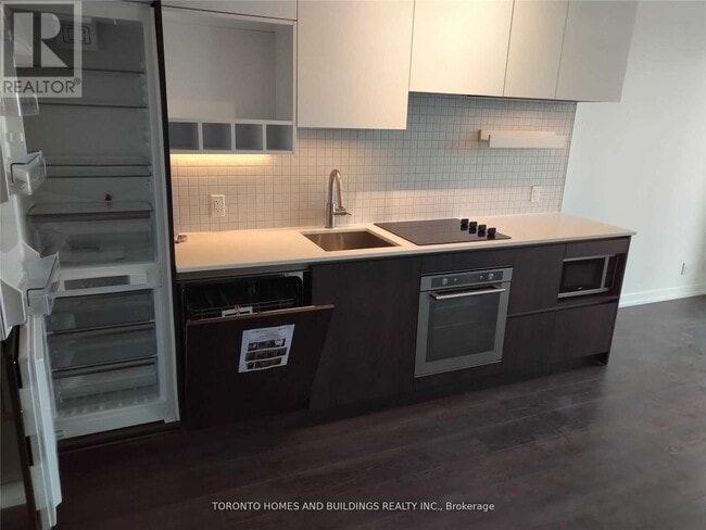 Building Photo - 950 Portage Pkwy