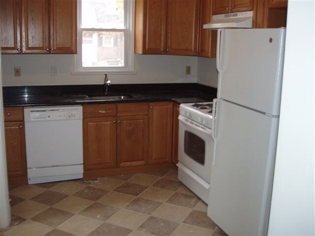 Building Photo - 817 AVENUE C