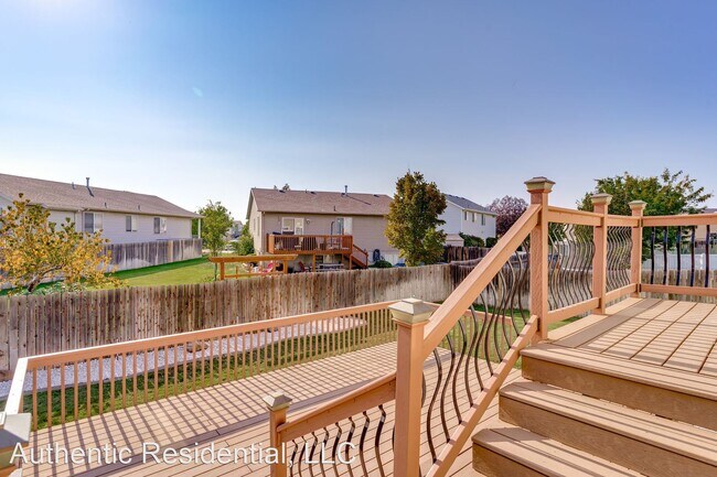 Building Photo - 5 br, 3.5 bath House - 2062 Lake Mesa Dr
