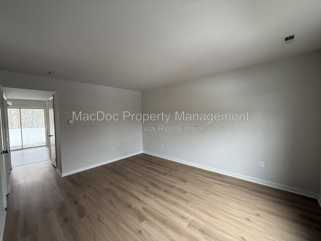 Foto del edificio - 5230 King's Wood Ln