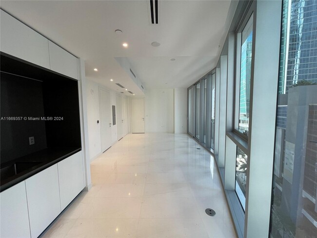 Foto del edificio - 300 Biscayne Boulevard Way