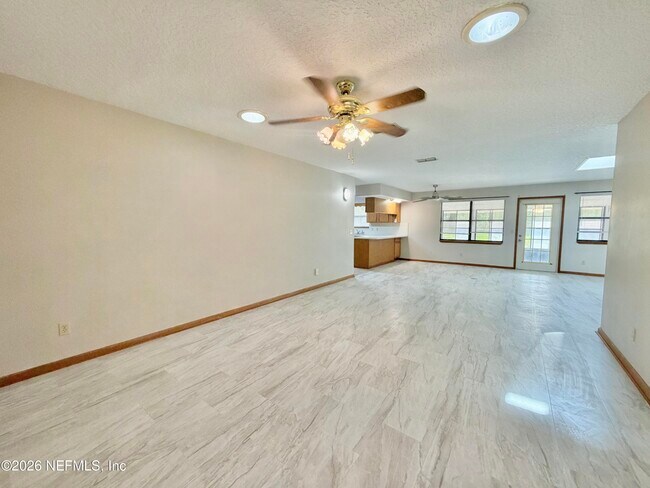 Foto del edificio - 3990 Clearwater Ln