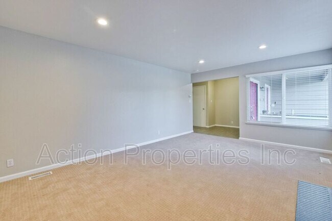 Building Photo - 826 Van Dyck Ct