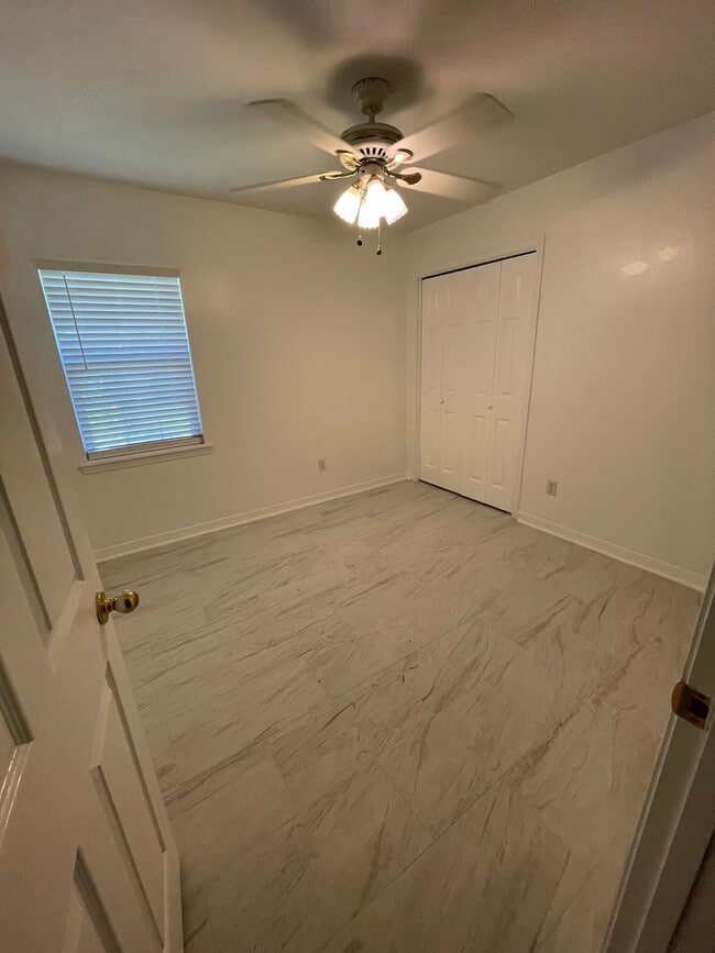 Building Photo - Azalea Gardens Comfort