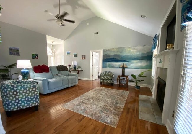 living room kitchen view - 976 Fuller Glen Cir