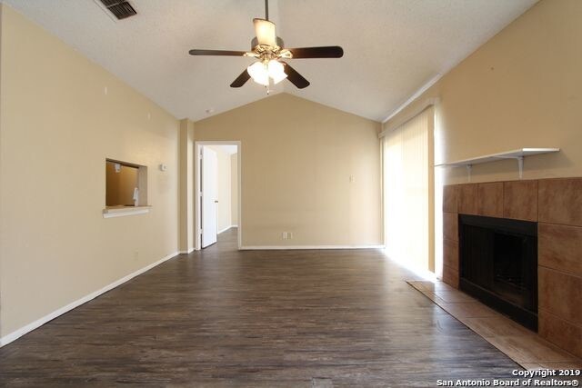 Foto del edificio - 406 SADDLEBROOK DR