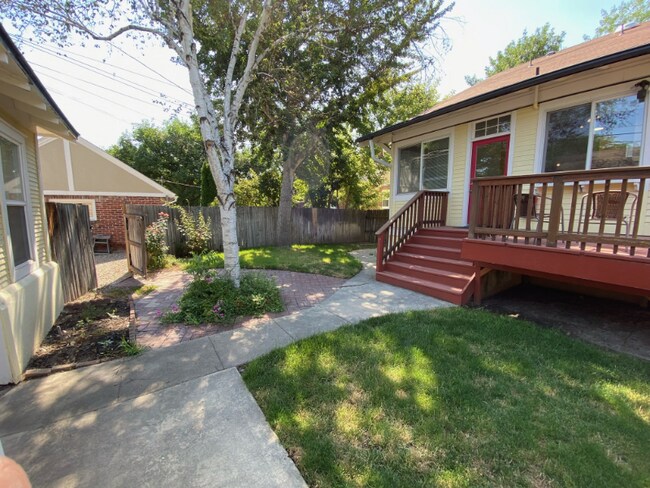 Foto del edificio - 2506 W Woodlawn Ave