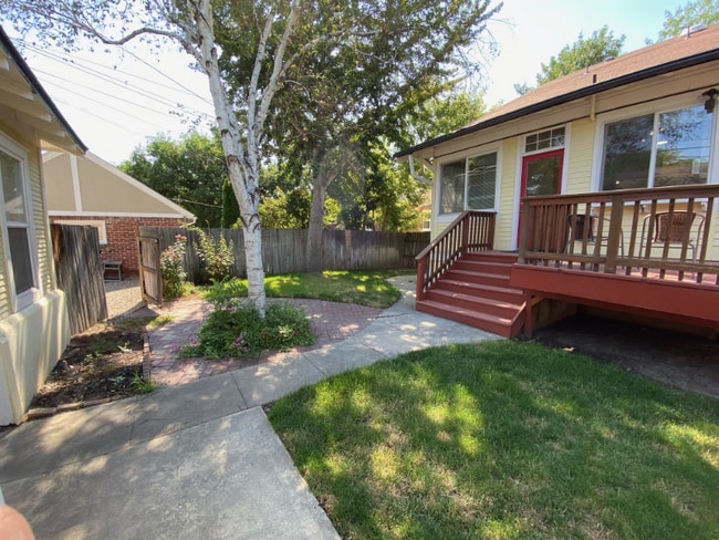 Building Photo - 2506 W Woodlawn Ave