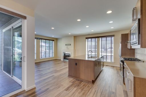 Building Photo - Gorgeous South Everett MainVue Home Available!