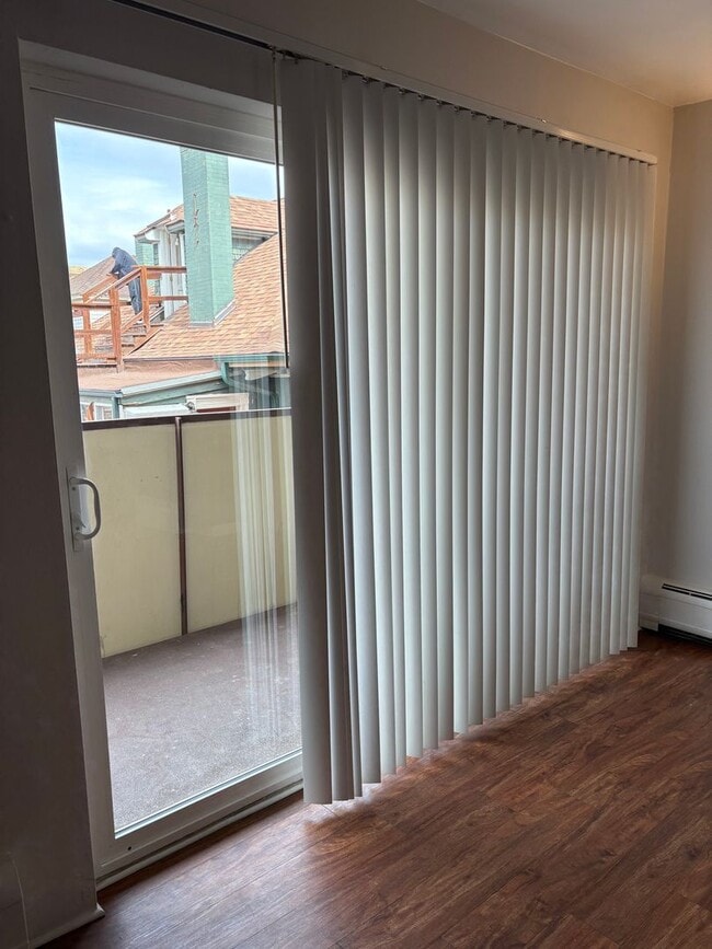Interior Photo - 1405ra