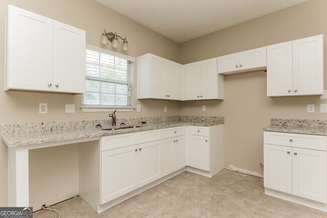 Foto del edificio - 827 Shadow Lake Dr