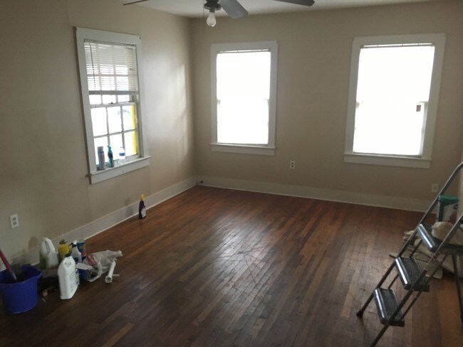 Building Photo - 304 N. 25th Ave