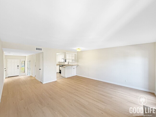 Building Photo - Inviting 2BD/2.5BA Townhouse in Pacific Beach with 2-Car Garage, In-Unit Laundry & Bay Proximity