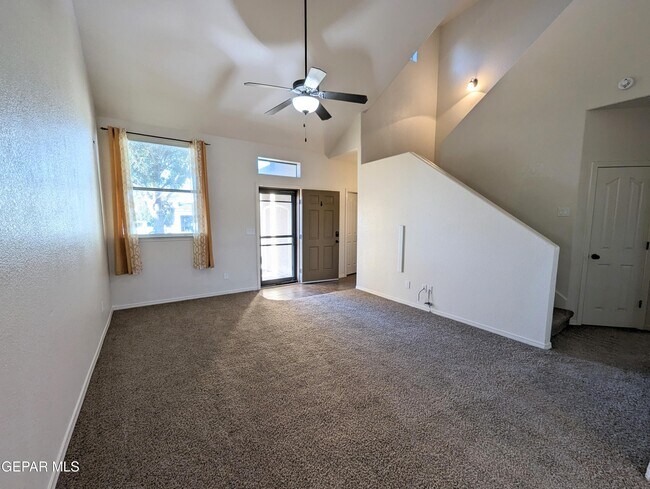 Building Photo - 5000 Silver Ranch Ave