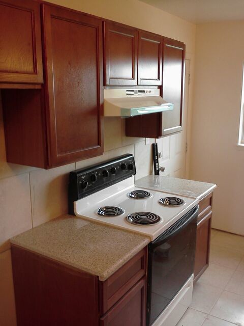 Primary Photo - 1440 Parkway Dr