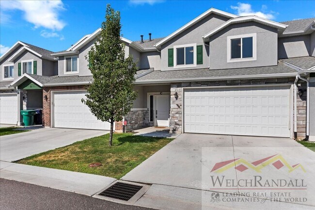 Foto del edificio - Beautiful Townhome in Clearfield