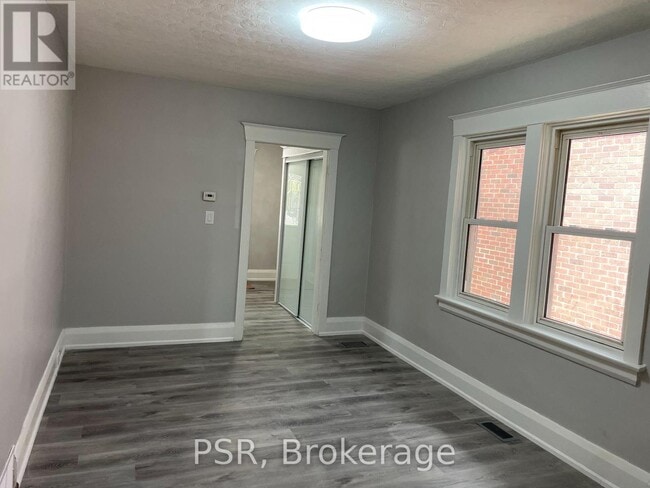 Photo du bâtiment - 377 Strathmore Blvd