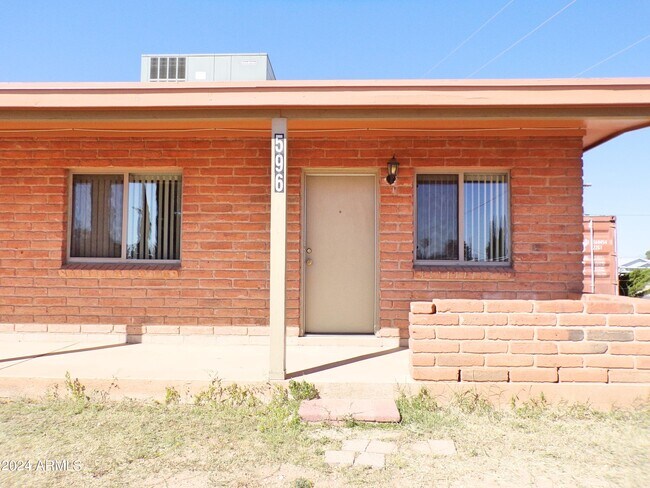 Foto del edificio - 596 AVE - Ave