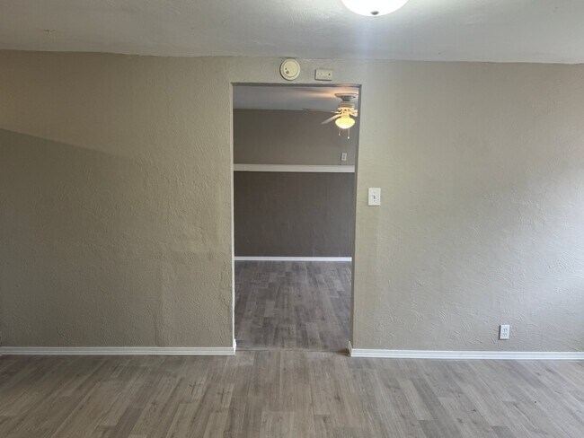 Foto del edificio - 9441 Maple Dr NE