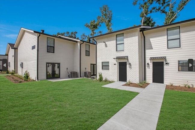 Building Photo - Zurqui at Cypress Park