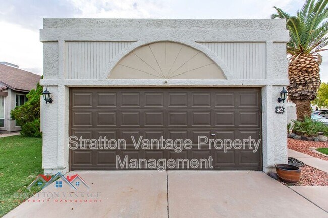 Building Photo - 736 N Hazelton Dr