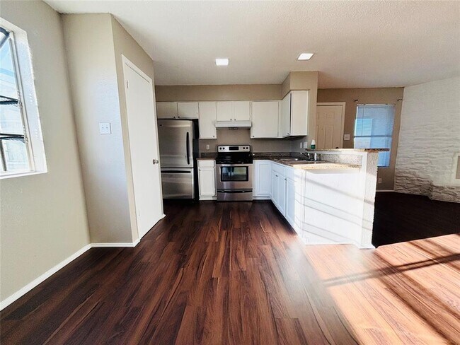 Building Photo - 10211 Brownie Dr